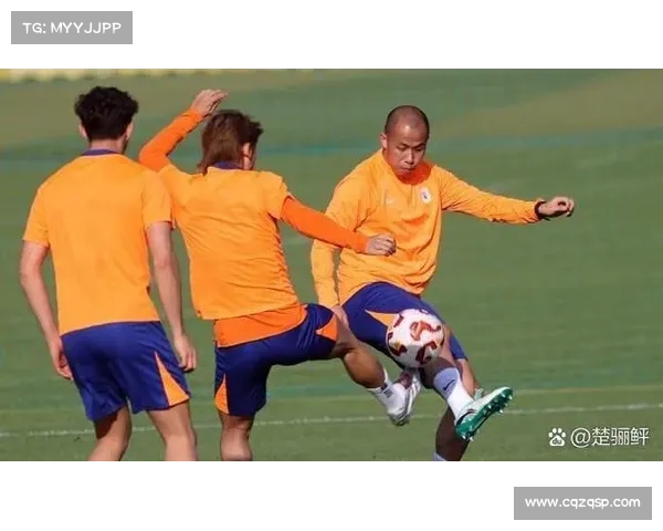 如何通过战术调整和心理建设克服球队实力差距的挑战